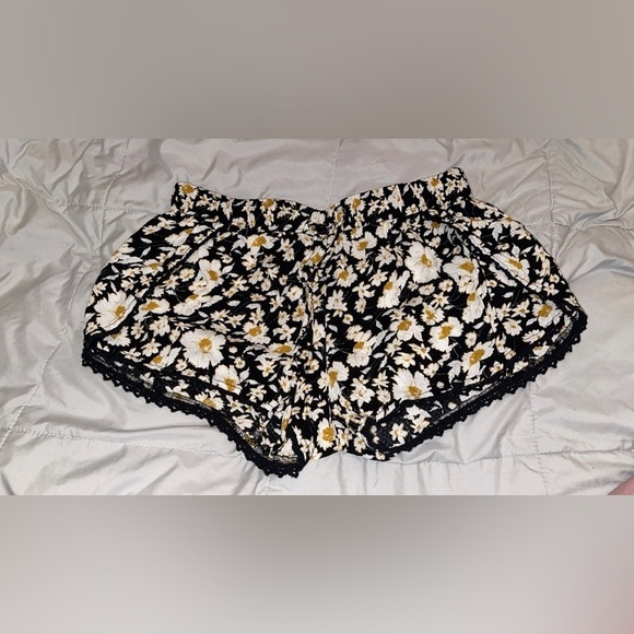 Urban Outfitters Ecote Heidi Tulip Runner Shorts – Small (Black, Yellow, White - Picture 6 of 10